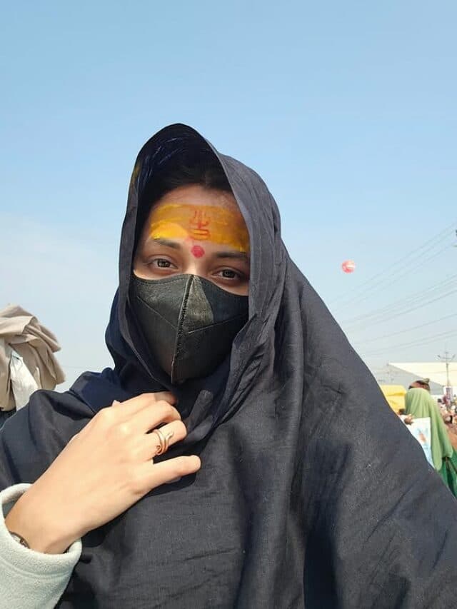 Srinidhi Shetty at Mahakumbh: केजीएफ फेम श्रीनिधि चेहरा छिपाकर अचानक पहुंची महाकुंभ, त्रिवेणी संगम पर लगाई आस्था की डुबकी