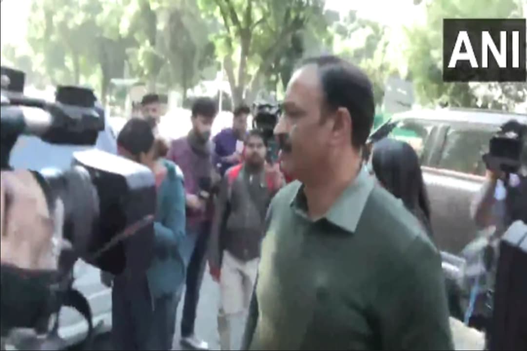 Delhi Election 2025 : AAP ने बीजेपी पर लगाए खरीद-फरोख्त के आरोप.. LG ने ACB को दिए जांच के आदेश, अरविंद केजरीवाल के घर पहुंची टीम