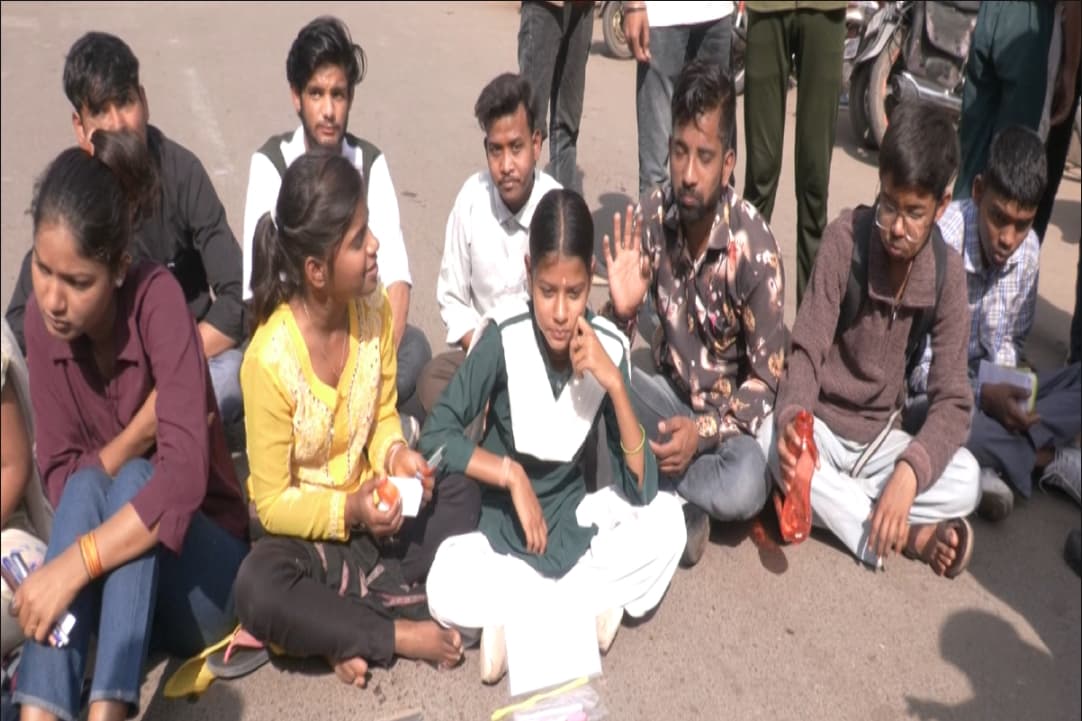 MP 10th Board Exam 2025: फिर से होंगे बोर्ड एग्जाम.. इन सभी छात्र-छात्राओं देने मिलेगा पेपर, जिला शिक्षा अधिकारी ने दी जानकारी