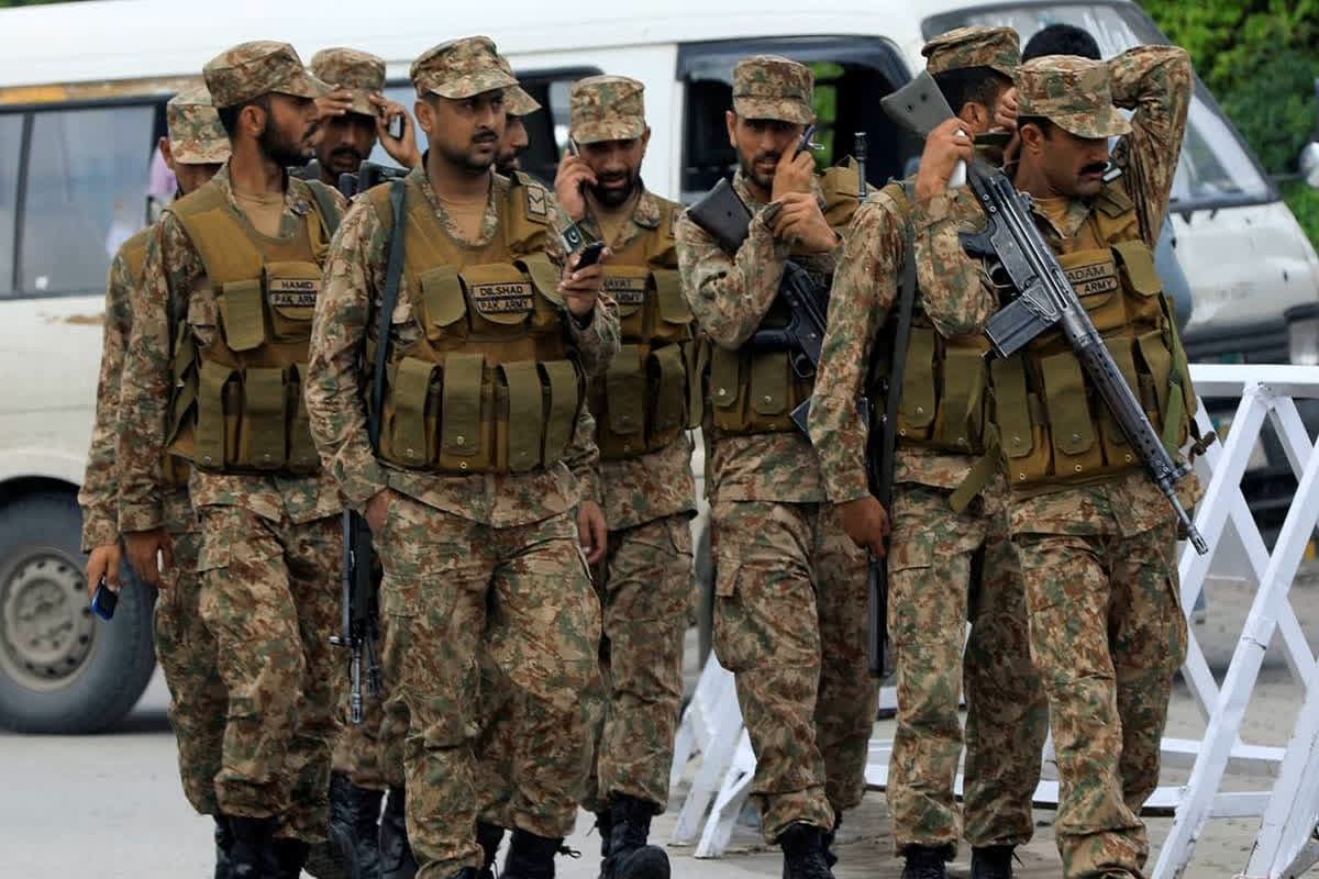 Pakistan Army Killed 30 Terrorist : सेना का बड़ा ऑपरेशन, इस बॉर्डर पर 30 आतंकवादी को किया ढेर, सीमावर्ती गांवों में करने वाले थे ऐसा काम