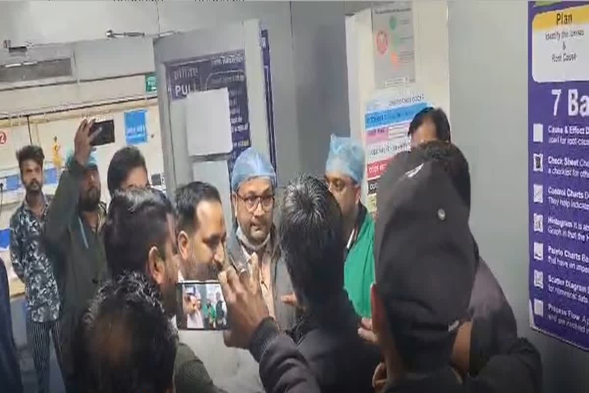 MP Vidisha News: इलाज के दौरान हुई महिला मौत, परिजनों ने अस्पताल में किया हंगामा, डॉक्टर के साथ की झूमाझटकी