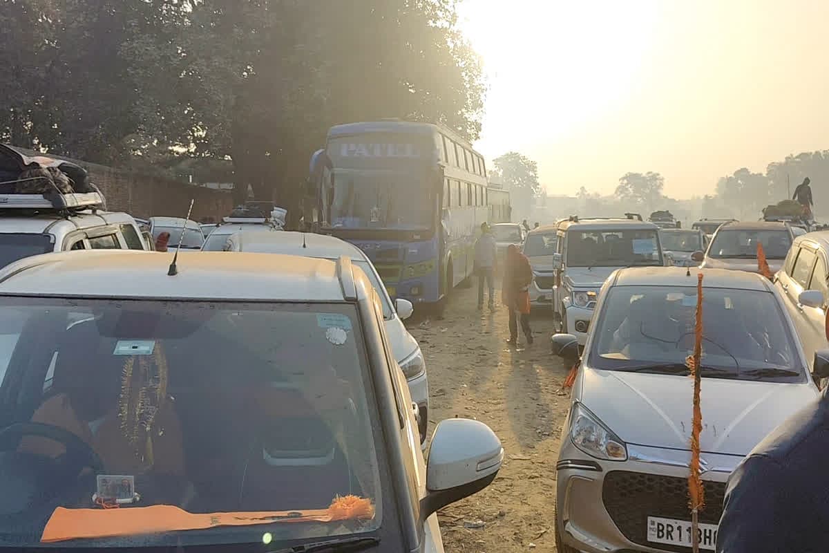 Mahakumbh Traffic Jam News Update : रामनगरी में भी श्रद्धालुओं का जन सैलाब, अयोध्या-प्रयागराज हाईवे पर लगा भारी जाम, महाकुंभ जाने से पहले देखिए ट्रैफिक प्लान