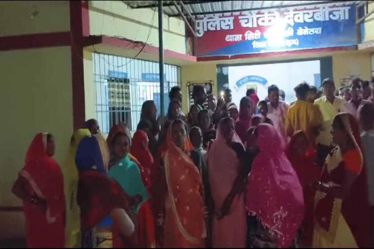 CG news : नहाते समय ग्रामीण महिलाओं से गंदी हरकत! पुलिस ने 7 लोगों को दबोचा, 9 की तलाश जारी