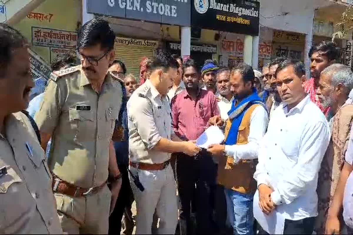 Minor Boy Committed Suicide: दलित होने का अपमान नहीं सह पाया 12 साल का मासूम, लगाई फांसी, अब परिजनों ने जमकर किया हंगामा
