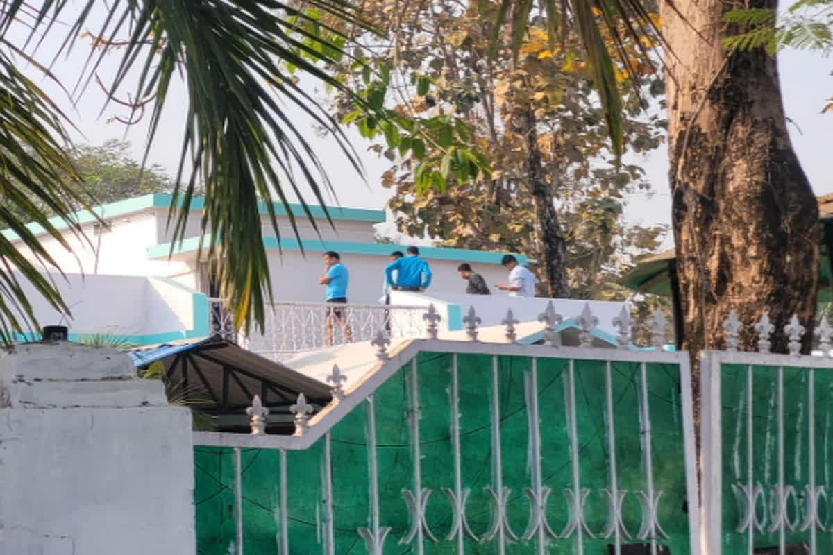 ACB/EOW Raid In Sukma: सुकमा में ACB और EOW की टीम का छापा, DFO समेत इन कारोबारियों के कई ठिकानों पर कार्रवाई जारी