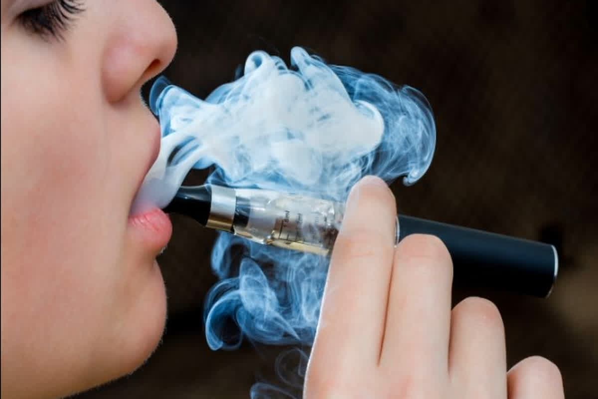 Indore E Cigarette Fraud | Image Source | Symbolic