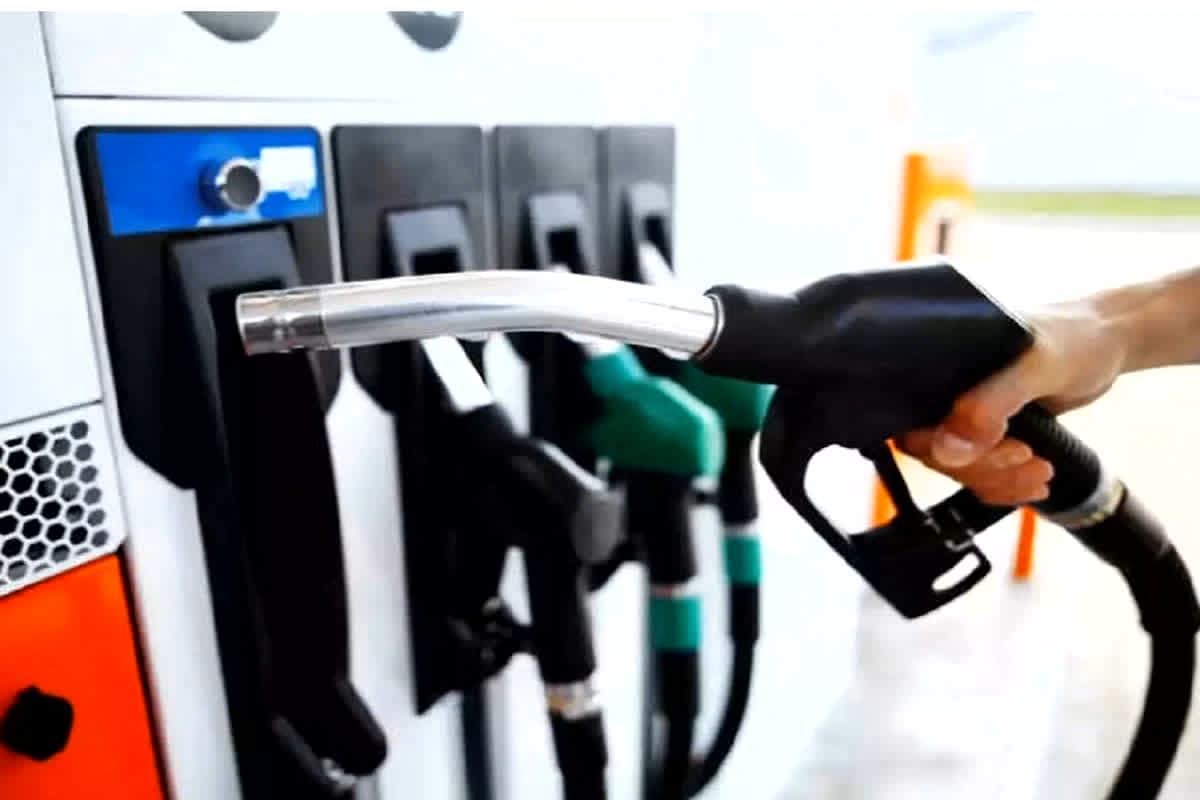 Petrol Diesel Price News Today: पेट्रोल 8 और डीजल 7 रुपए महंगा, नए रेट तत्काल प्रभाव से लागू, जानिए आपके शहर में क्या है रेट