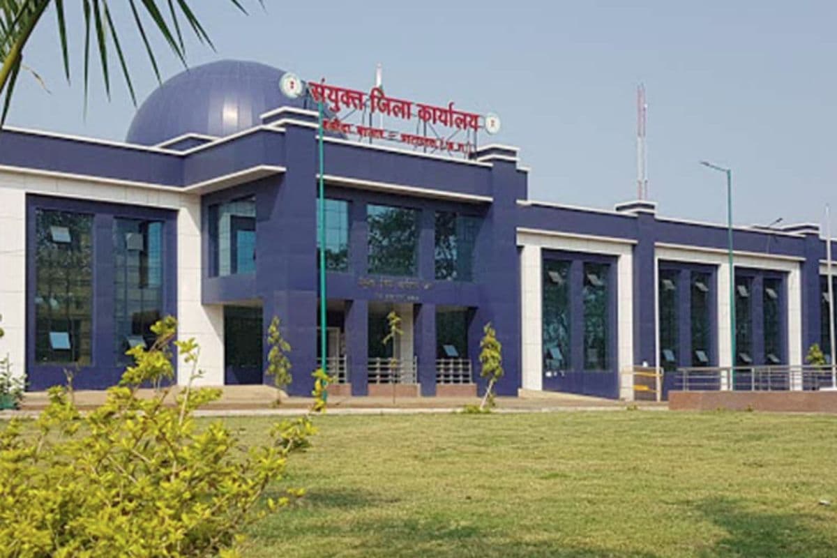 Baloda Bazar Latest News: बलौदाबाजार का तहसीलदार कुणाल सर्वइया सस्पेंड.. परेशान किसान ने पी लिया था जहर, IBC24 ने प्रमुखता से दिखाई थी खबर