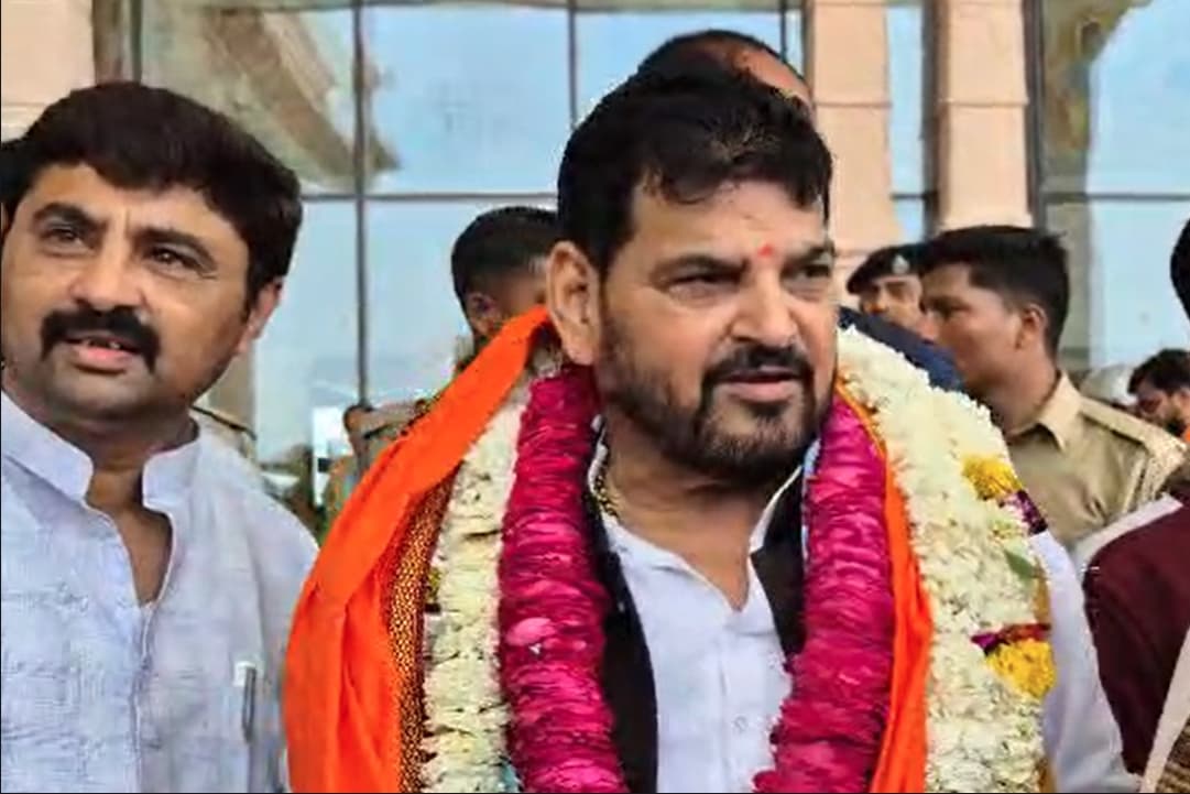Brij Bhushan Singh On Opposition: पूर्व सांसद बृजभूषण सिंह ने विपक्ष पर साधा निशाना, कहा- ‘उनके शरीर में घुसा है दैत्य’, वक्फ बोर्ड बिल को लेकर दिया ऐसा जवाब
