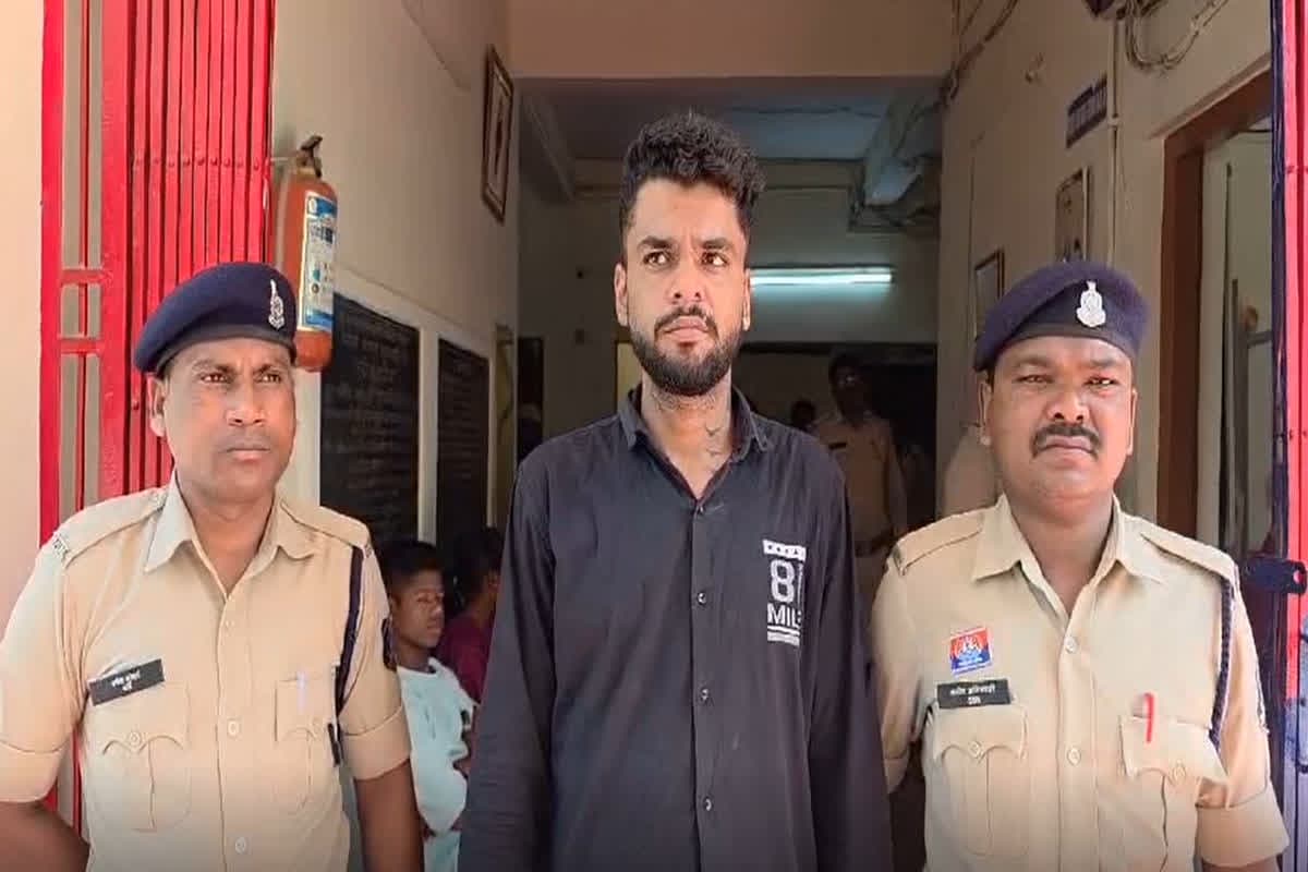 Dhamtari Crime News: नशे के खिलाफ पुलिस की बड़ी कार्रवाई, खुलेआम हेरोइन बेच रहे युवक को किया गिरफ्तार