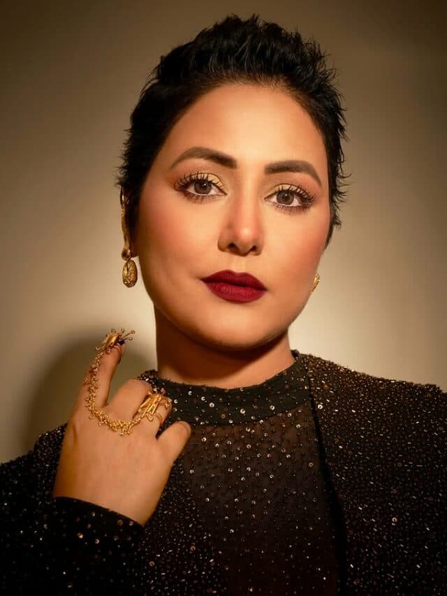 Hina Khan Hot Pic: हिना खान ने ब्लैक शिमरी ड्रेस में बिना विग पहने कैमरे के सामने दिए किलर पोज