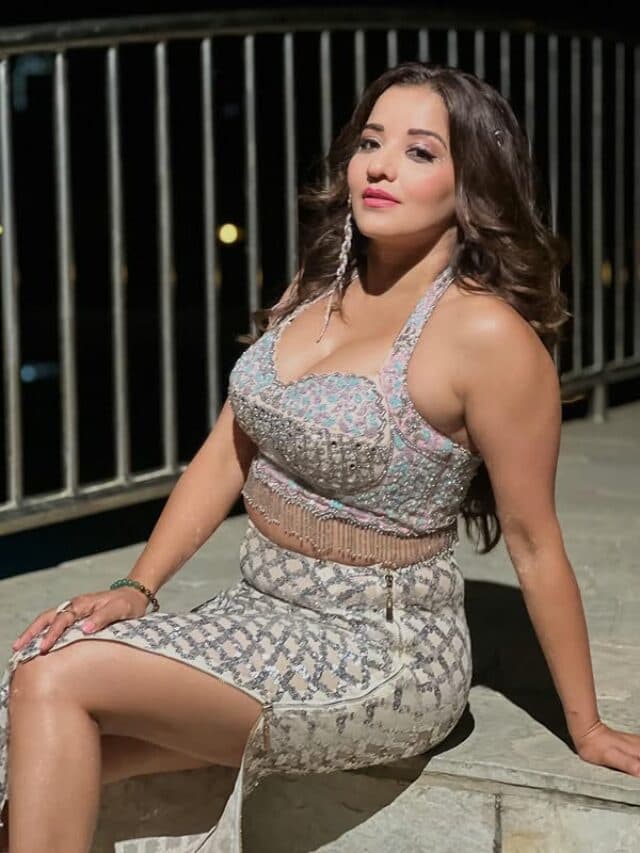 Monalisa Hot Pics: मोनालिसा का ग्लैमरस अंदाज, क्रॉप टॉप और स्लिट स्कर्ट में नजर आई भोजपुरी स्टार
