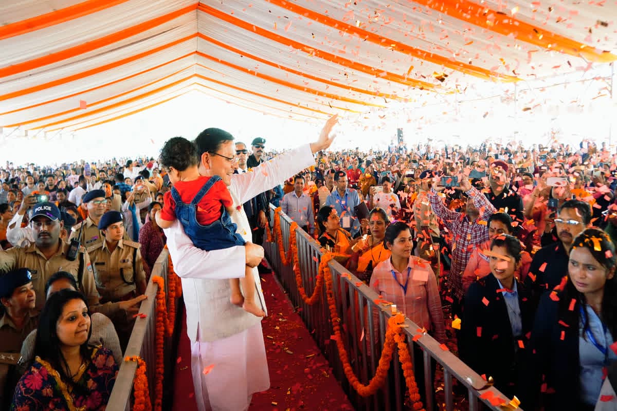 Samvida Karmi Niyamitikaran Latest News: संविदाकर्मियों की नियमितीकरण को लेकर सीएम ने की बड़ी घोषणा, छात्रों-युवाओं के लिए किया ये ऐलान