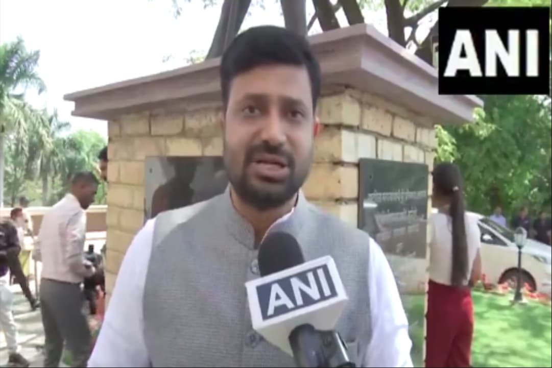 Saurabh Sharma Case Update: परिवहन विभाग के अधिकारी किस मकसद से गए थे विदेश? कांग्रेस नेता हेमंत कटारे ने फिर उठाया सौरभ शर्मा केस का मुद्दा, कहा- ‘मेरे पास पुख्ता जानकारी..’