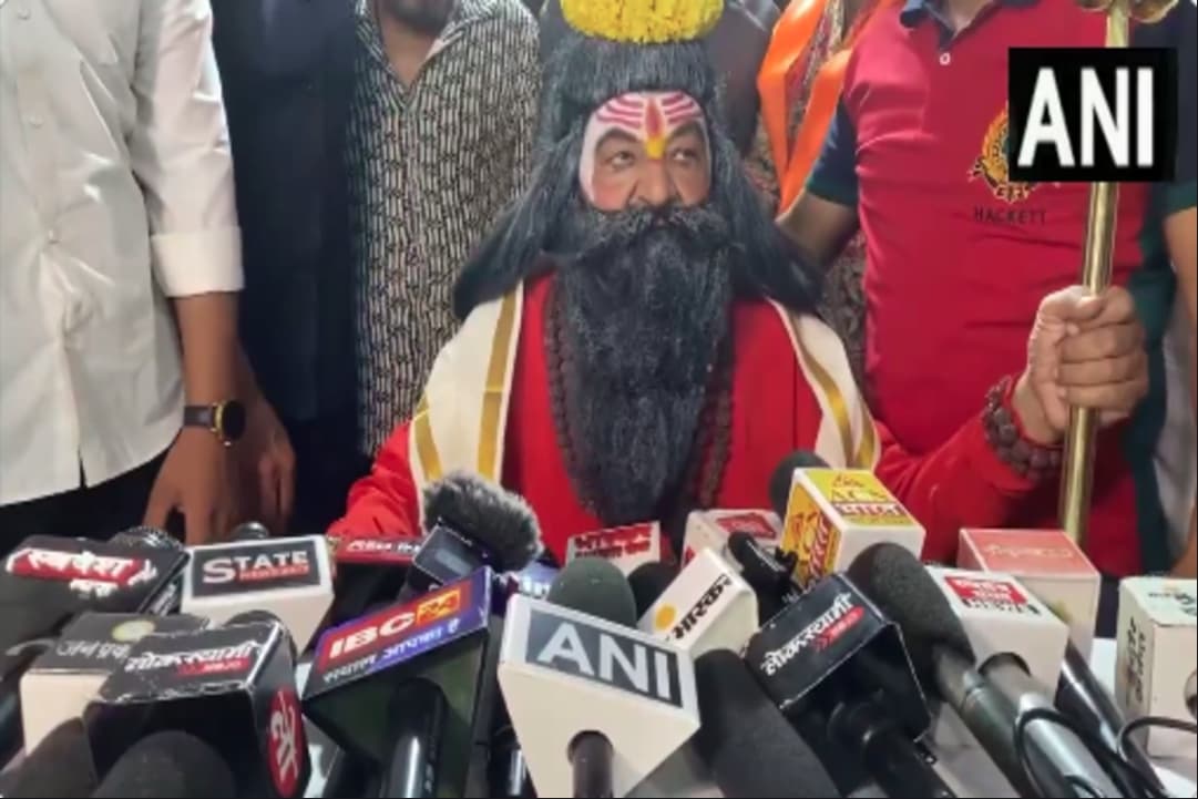 Kailash Vijayvargiya Baba Falahari Roop: बड़ी-बड़ी दाड़ी-हाथ में त्रिशूल.. शरीर पर भगवा वस्त्र, मंत्री कैलाश विजयवर्गीय का ऐसा रूप देख आपके भी उड़ जाएंगे होश