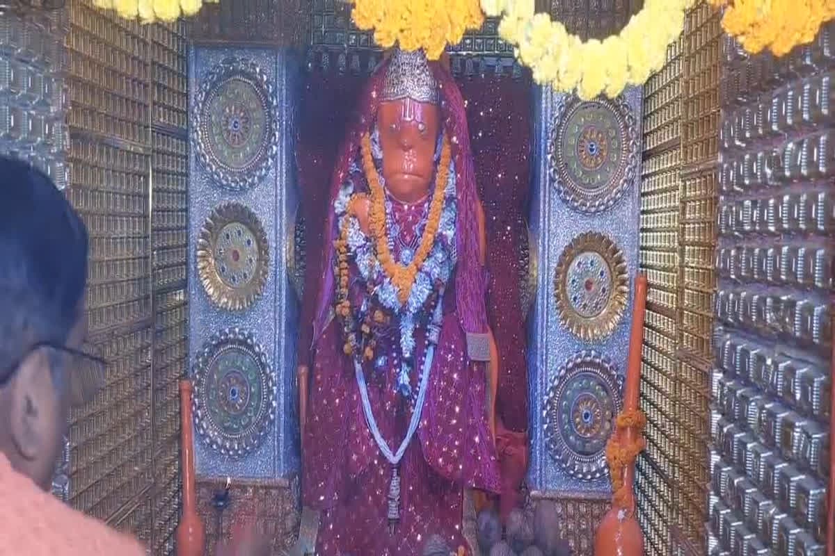 Nahariya Baba Hanuman Mandir: छत्तीसगढ़ का अनोखा हनुमान मंदिर.. रेलवे ट्रैक पार कर दर्शन के लिए पहुंचते हैं श्रद्धालु, बेहद रहस्मयी है कहानी