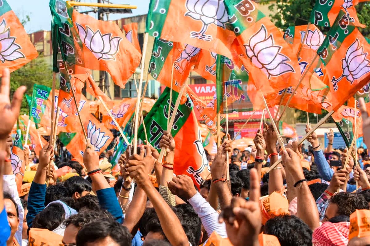 Today News and LIVE Update 18 April 2025: नेशनल हेराल्ड मामले में राजीव भवन का घेराव करने निकली बीजेपी, 20 अप्रैल तक चलेगी BJP तक राष्ट्रीय परिषद की अहम बैठक, जानें देशभर की बड़ी खबरें