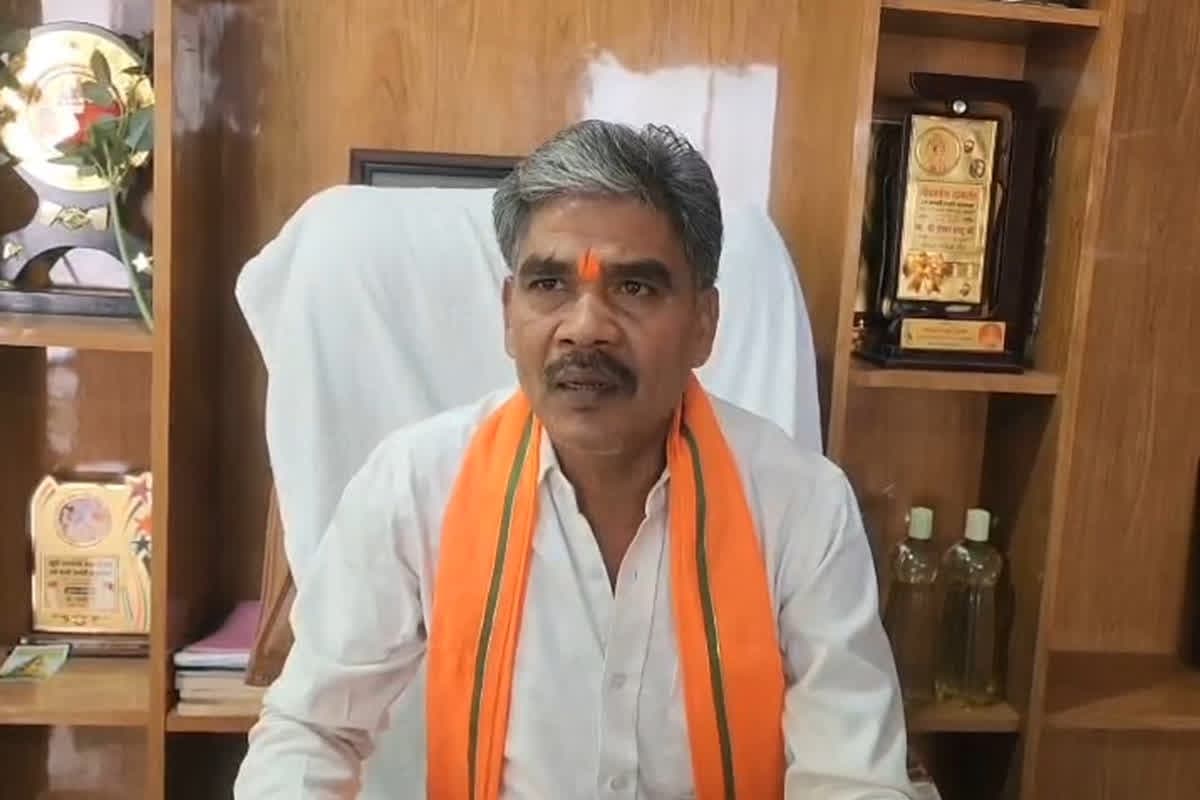 Ishwar Sahu Fake FB Account: विधायक के फेसबुक अकाउंट से SC और HC पर की गई आपत्तिजनक टिप्पणी, वायरल हो रहा पोस्ट