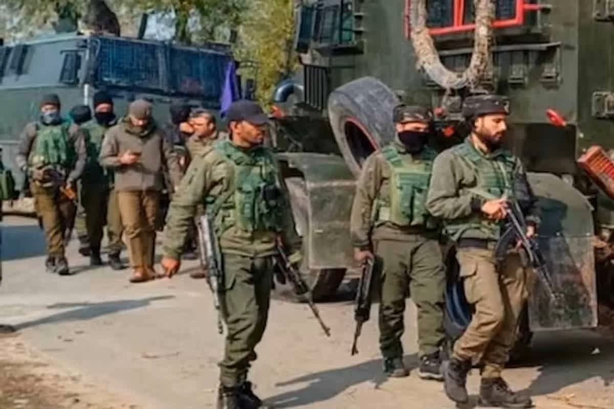 Jammu Kashmir Terrorist Attack: फिर सामने आई पाकिस्तान की कायराना करतूत, देर रात LoC पर की गोलीबारी, भारतीय सेना ने भी दिया मुंहतोड़ जवाब