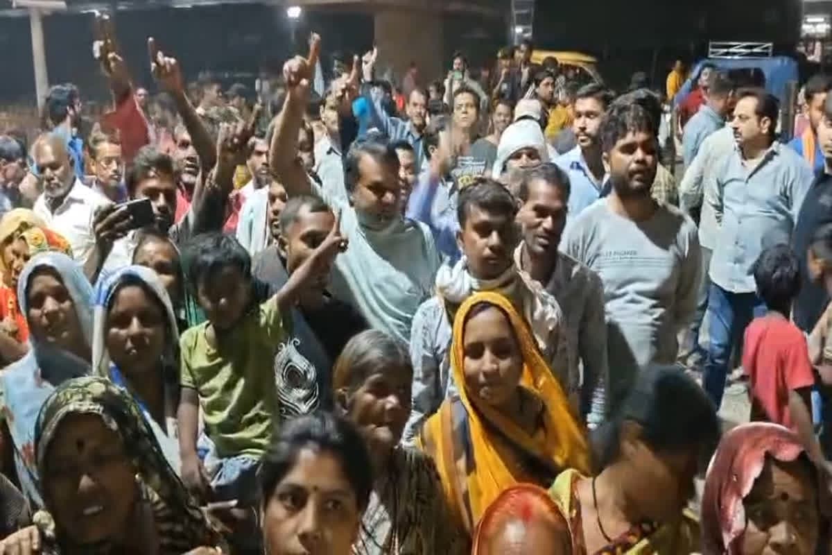 Protest Against Liquor Shop: शराब दुकान के खिलाफ फूटा महिलाओं का गुस्सा, विरोध प्रदर्शन कर जमकर किया हंगामा