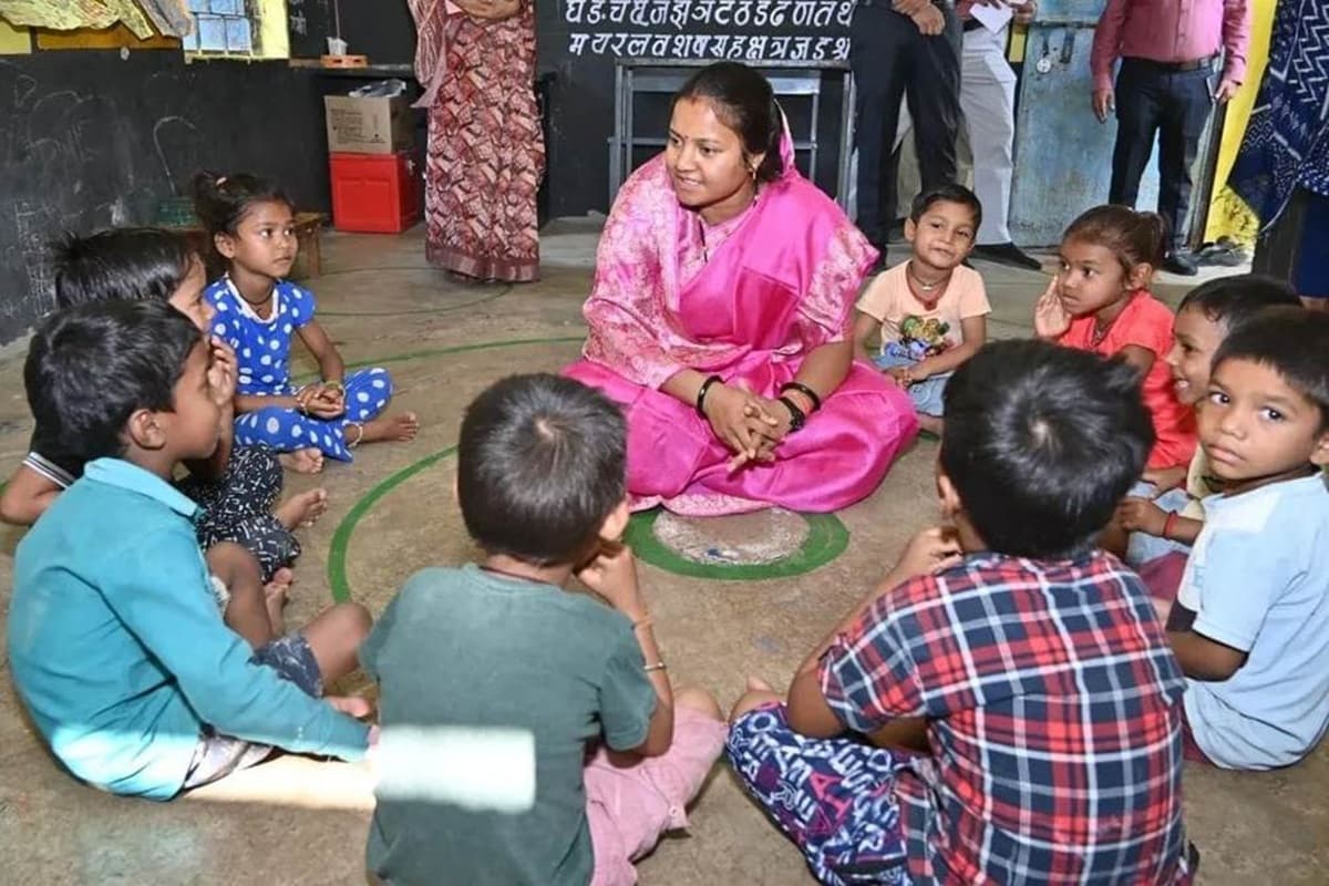 CG News: एक्शन में मंत्री लक्ष्मी राजवाड़े, अचानक पहुंची इन जिलों के आंगनबाड़ी केंद्रों में, लापरवाही पर लगाई अधिकारियों-कर्मचारियों की क्लास