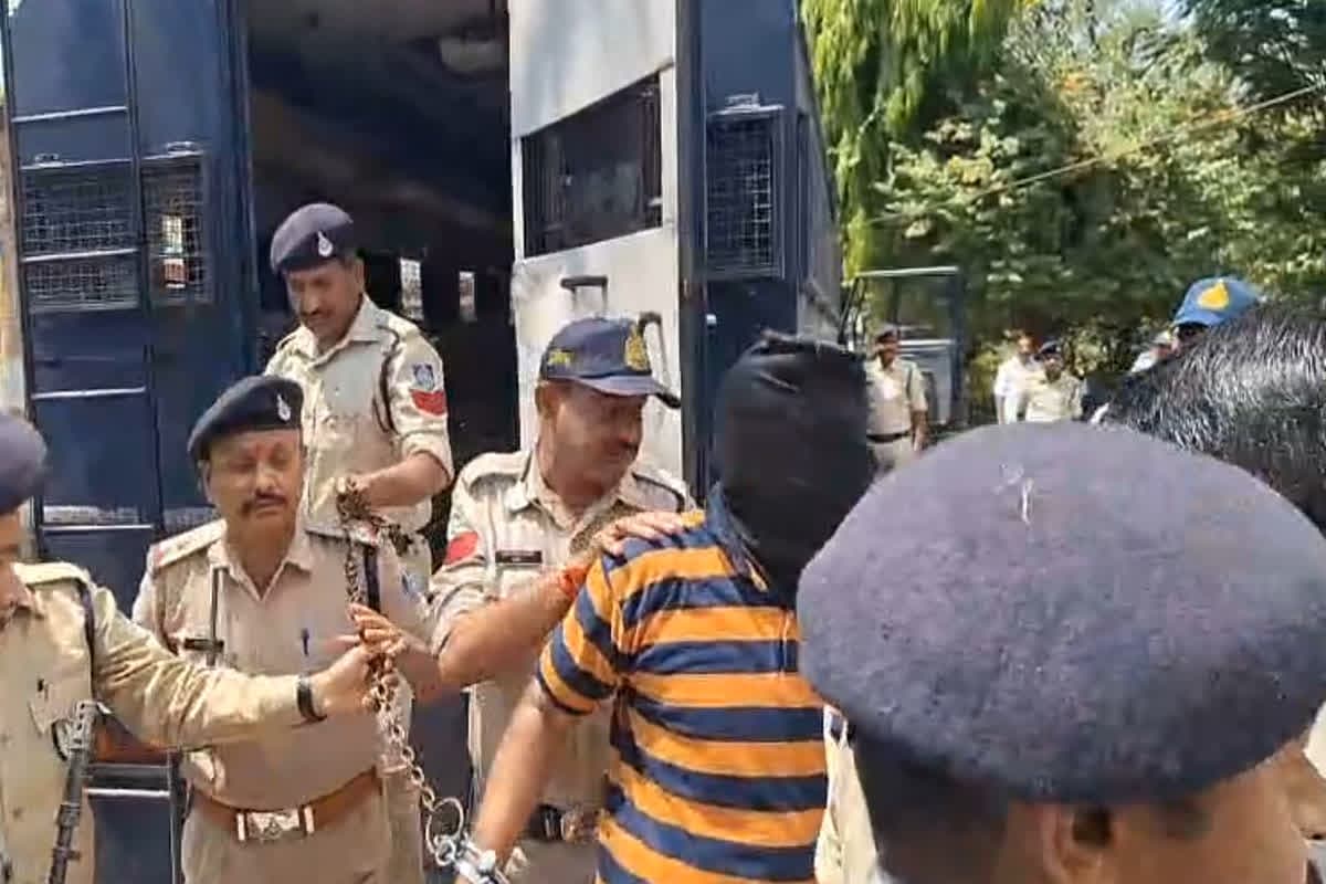 Terrorist Firoz Khan Arrested: भाजपा नेता के भाई के घर से मोस्ट वांटेड आतंकी गिरफ्तार, आया था बहन के घर ईद मनाने, पहुंचा हवालात