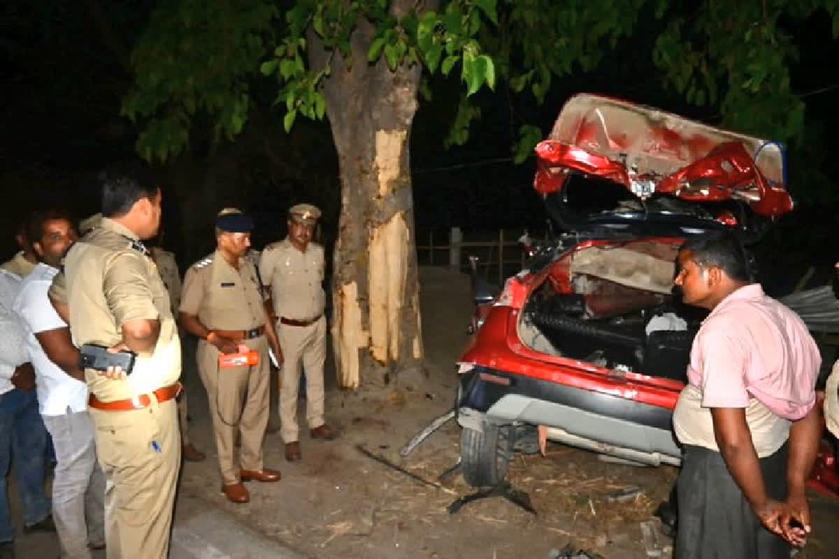 Road Accident In UP: एक और भीषण सड़क हादसा, दूल्हे के 3 भाइयों समेत 6 लोगों की दर्दनाक मौत, 2 की हालत गंभीर