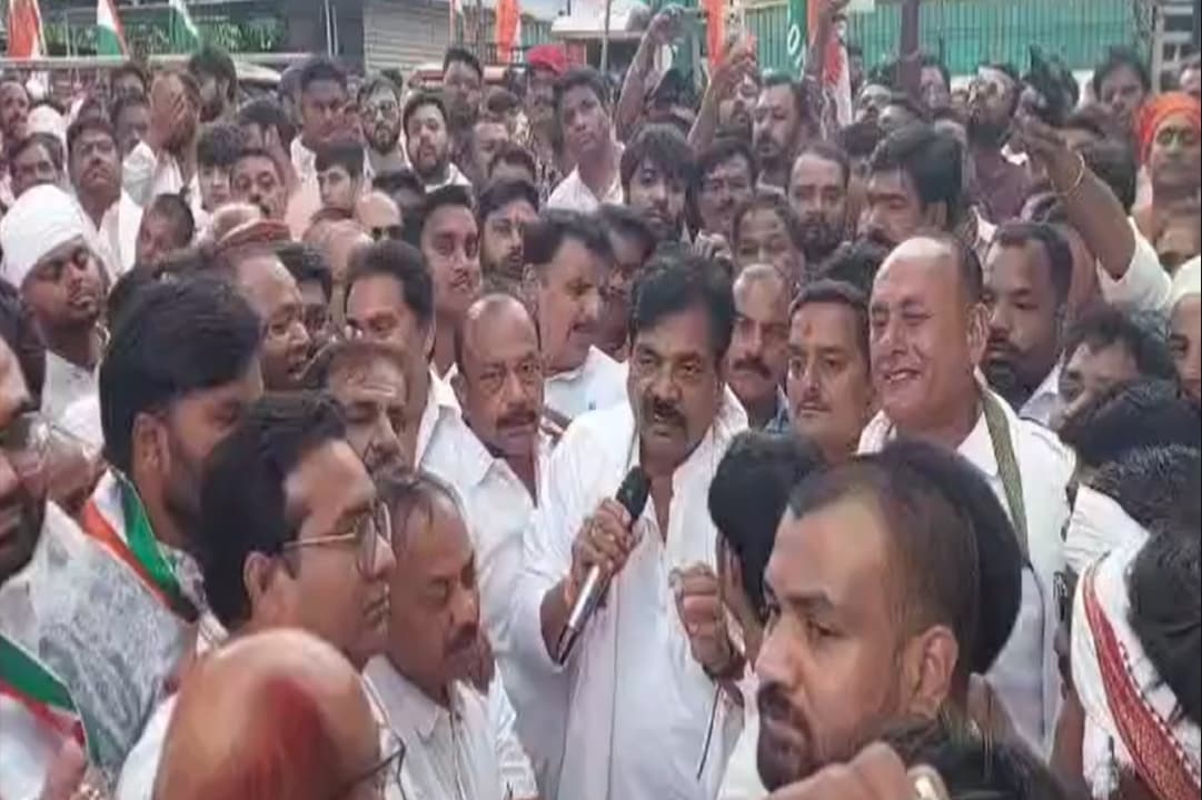 Jabalpur Congress Protest: बिगड़ती कानून व्यवस्था के खिलाफ कांग्रेस ने खोला मोर्चा! थाने का घेराव कर विरोध प्रदर्शन, पुलिस प्रशासन पर लगाए ये आरोप