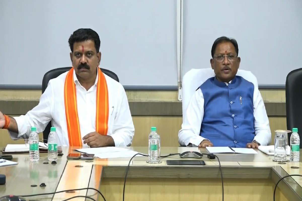 CG News: नक्सलवाद के खिलाफ दृढ़ता से काम कर रही है सरकार, सीएम साय ने की समीक्षा बैठक, अधिकारियों को दिए ये निर्देश