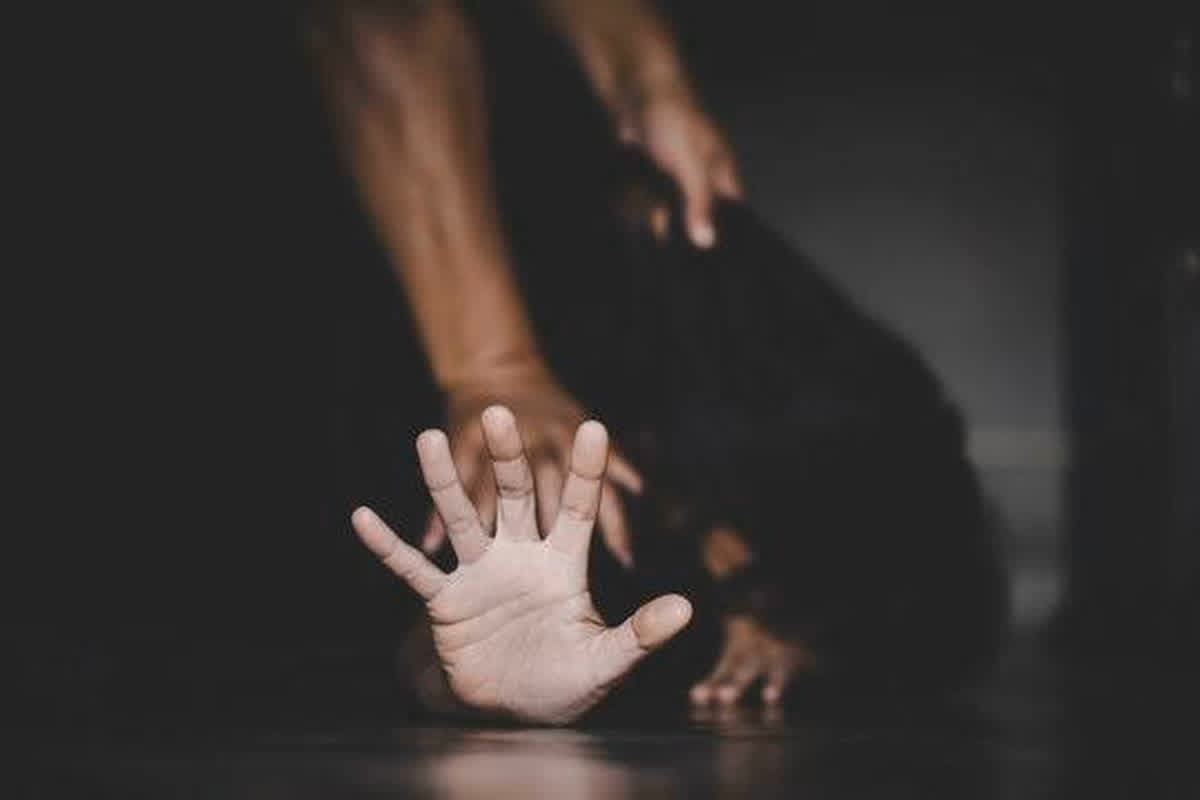 Minor Girl Raped In Gwalior: पांच साल की मासूम से दरिंदगी की हदें पार, चॉकलेट दिलाने के नाम पर पड़ोसी ने किया दुष्कर्म