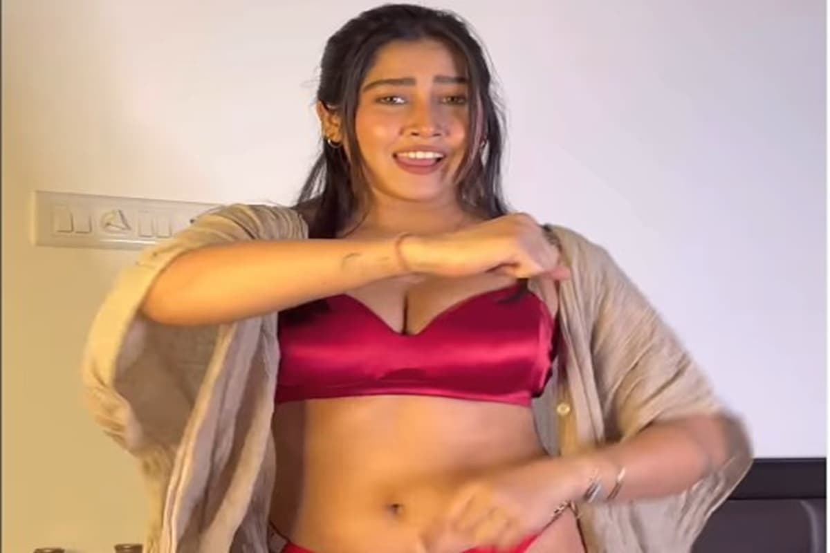 Sexy video in red bikini: सोशल मीडिया इन्फ्लुएंसर ने रेड बिकनी में शेयर किया सेक्सी वीडियो, देखते ही दिल हार बैठेंगे आप