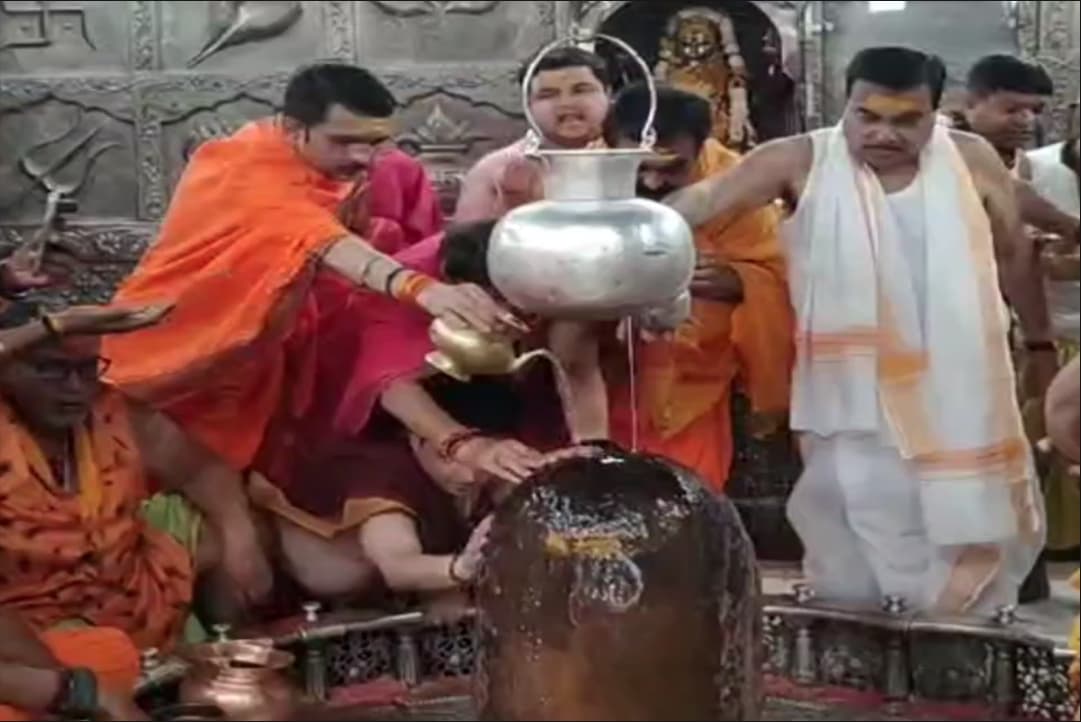 Nitin Gadkari in Ujjain: फोरलेन का लोकार्पण कर महाकाल मंदिर पहुंचे नितिन गडकरी, बोले- ‘महाकालेश्वर के दर्शन मेरा परम सौभाग्य’