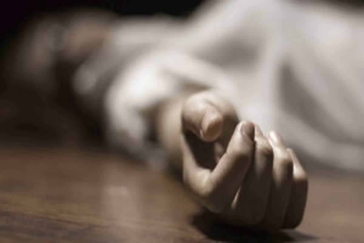 Jharkhand News: सुनसान इलाके में मिला ग्राम प्रधान का गला कटा शव, इलाके में मचा हड़कंप, जांच में जुटी पुलिस