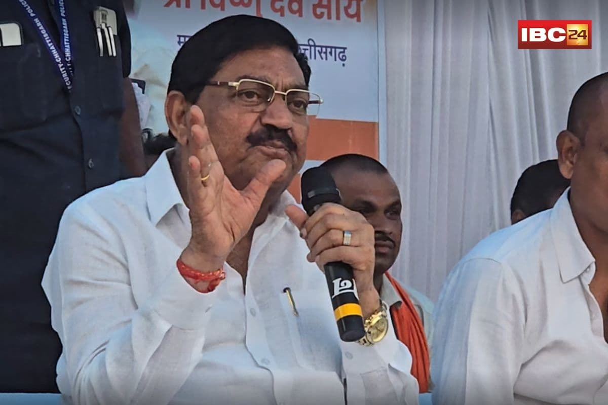 Minister Dayaldas Baghel Action: गांव-गांव में पानी की किल्लत पर मंत्री का सख्त रुख, हर घर जल योजना में लापरवाही पर अफसरों को फटकार