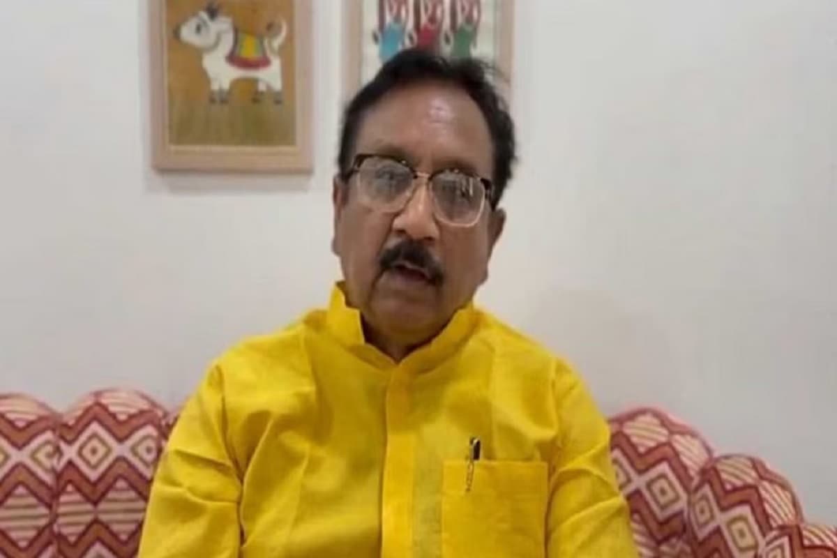 Minister Vijay Shah Latest Video: कर्नल सोफिया कुरैशी पर विवादित बयान देकर चौतरफा घिरे MP के मंत्री, 10 दिन के भीतर तीसरी बार मांगी माफी, देखिए ये वीडियो