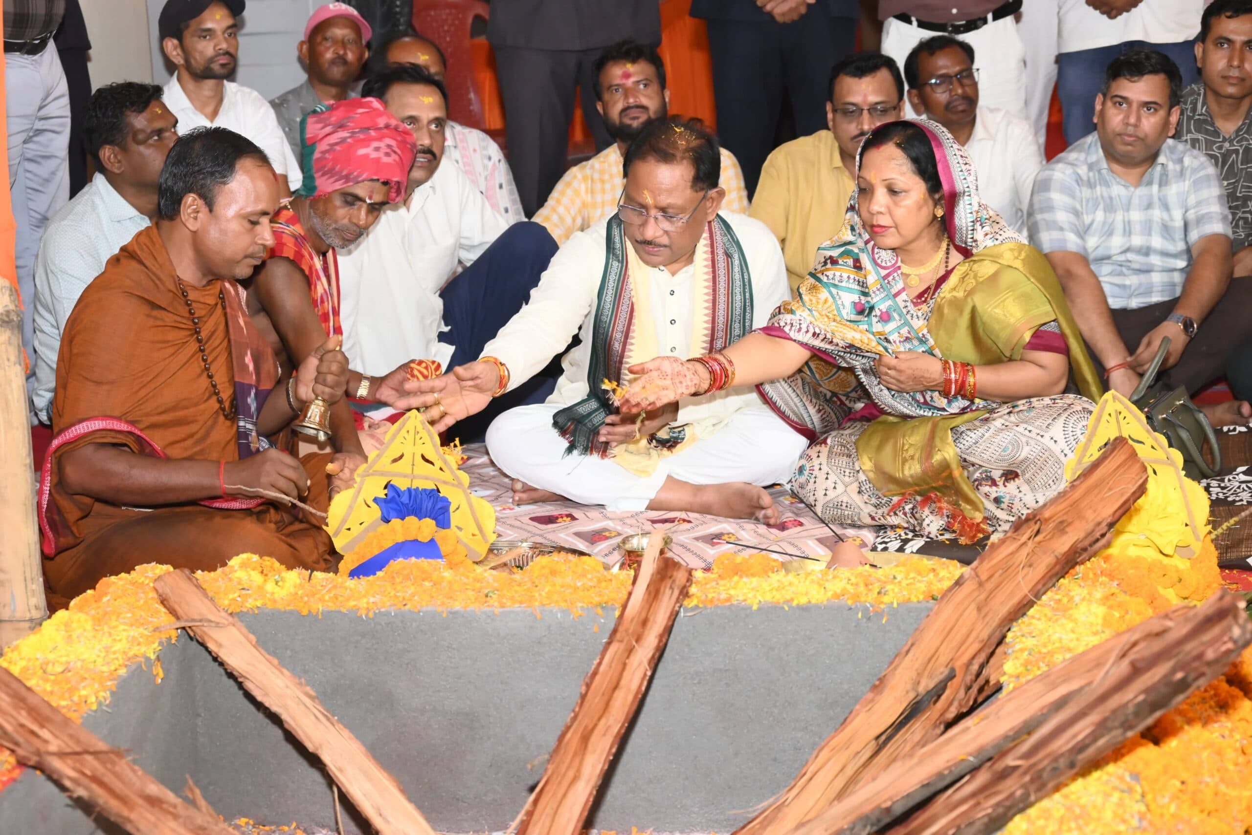 CM Vishnudeo Sai News: सीएम विष्णुदेव साय पत्नी के साथ पहुंचेग्राम दोकड़ा, भगवान जगन्नाथ मंदिर के प्राण प्रतिष्ठा कार्यक्रम में शामिल हुए