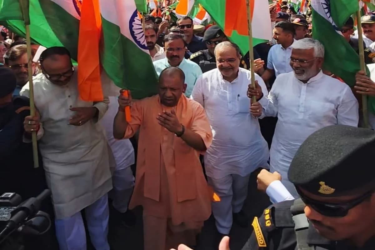 UP BJP Tiranga Yatra: ‘भारत की तरफ ऊंगली उठाने वालों के जनाजे में कोई रोने वाला भी नहीं मिलेगा’, तिरंगा यात्रा में गरजे सीएम योगी