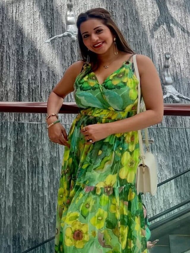 Monalisa Hot Pic: फ्लावर प्रिंटेड ड्रेस में मोनालिसा ने ढाया कहर, देखें खूबसूरत तस्वीरें