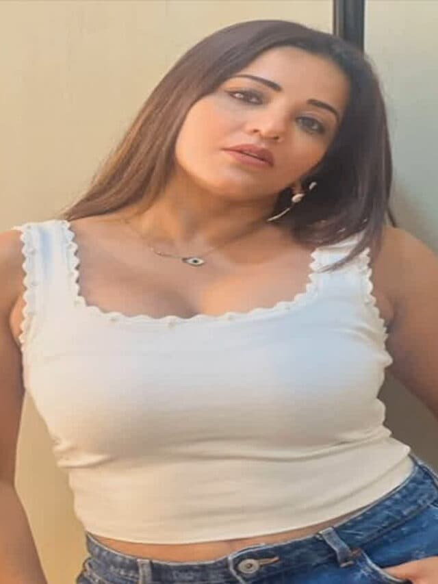Monalisa Hot Pic: स्लीवलेस टॉप और डेनिम जींस में एक्ट्रेस ने ढाया कहर, वायरल हुई तस्वीरें