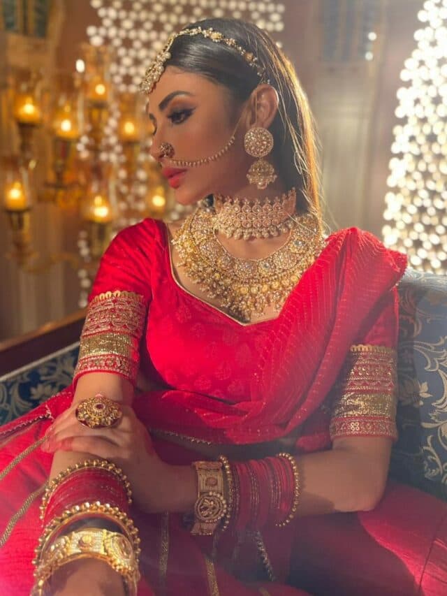 Mouni Roy Traditional Look: सुर्ख लाल लहंगे में महारानियों की तरह सजी मौनी रॉय