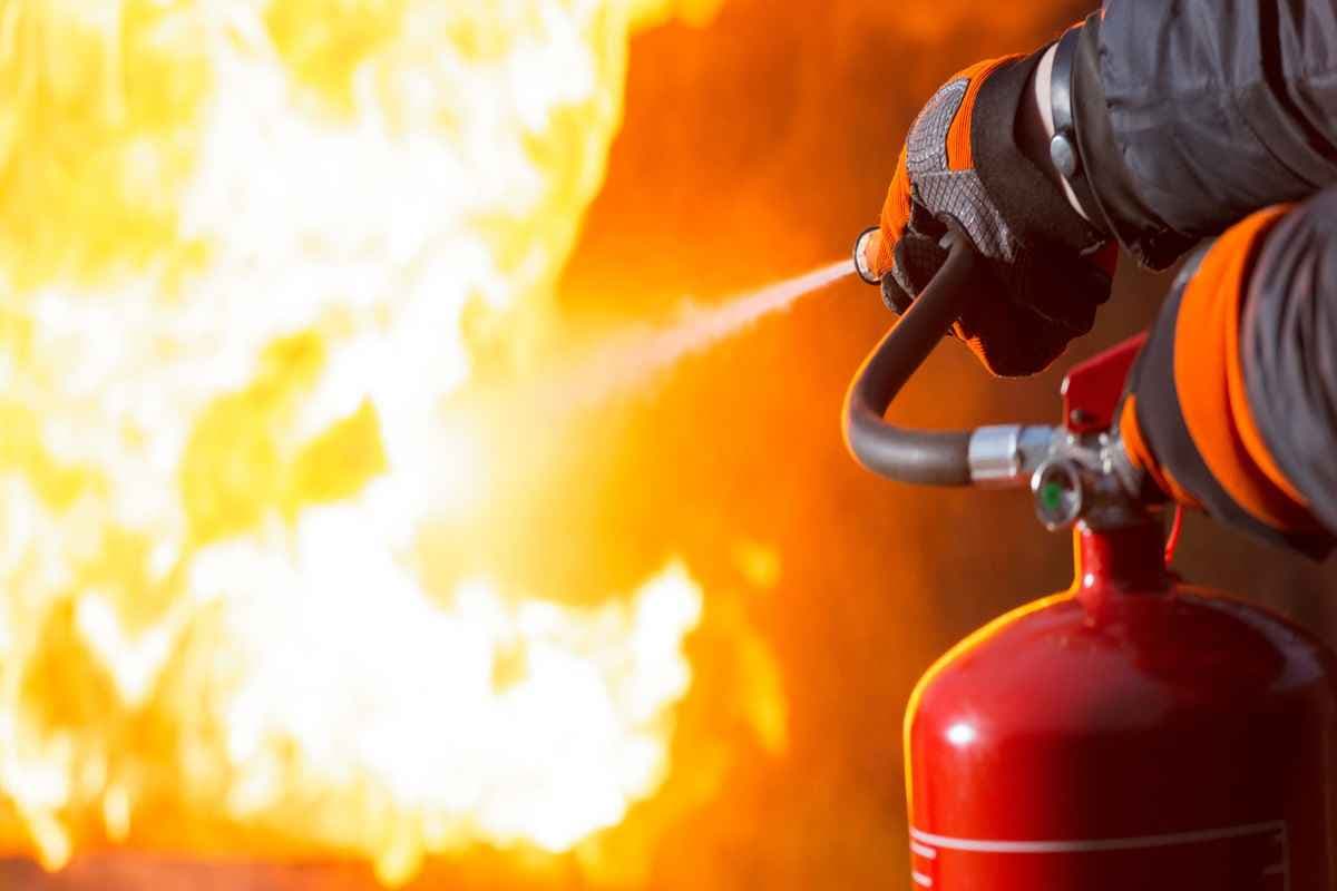 Atmaveereshwar Mahadev Temple Fire News: आत्मविश्वेश्वर महादेव मंदिर के गर्भगृह में लगी आग, मुख्य पुजारी समेत 7 लोग झुलसे
