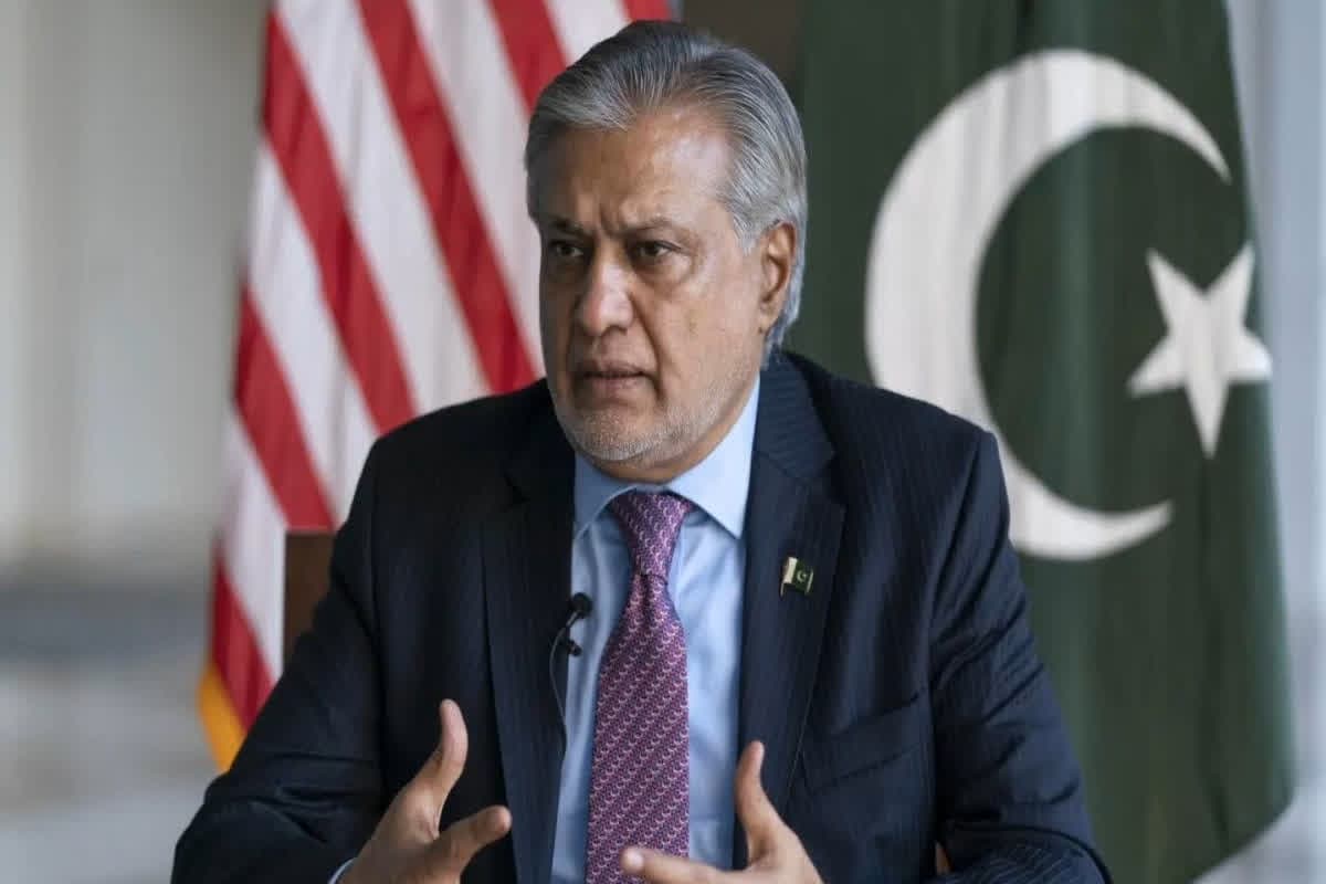 Ishaq Dar Threat to India for War: बूंद-बूंद पानी के लिए तरस रहा पाकिस्तान? विदेश मंत्री इशाक डार ने दी सीजफायर तोड़ने की धमकी, कर रहे सिंधु जल संधि बहाली की मांग