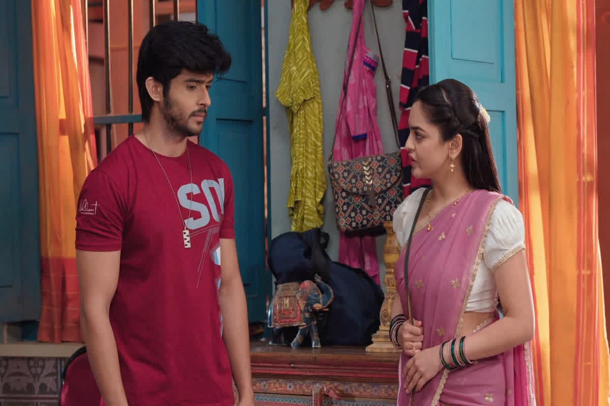 Udne Ki Aasha Written Update 05 May 2025: दिलीप पर फूटेगा सायली का गुस्सा, ब्लैकमेलर से पीछा छुड़ाने के लिए चिट्टी की मदद लेगी रोशनी