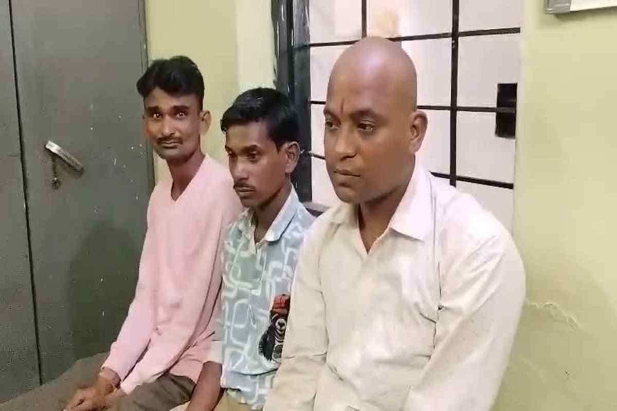 Kawardha News: पकड़ा गया फर्जी डिप्टी कलेक्टर.. कलेक्ट्रेट परिसर में कर रहा था ऐसा काम, पुलिस ने तीन आरोपियों को हिरासत में लिया