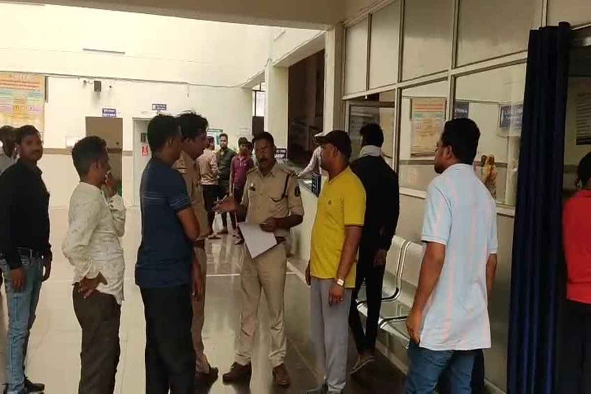Pendra Accident News: मातम में बदला बर्थडे पार्टी का जश्न.. दर्दनाक हादसे में चार लोगों की मौत, परिजनों का रो-रोकर बुरा हाल