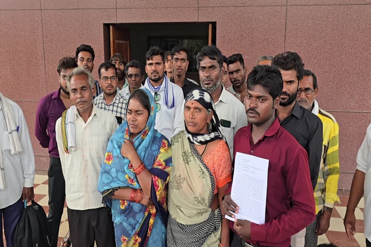 Bemetara News: छत्तीसगढ़ के इस जिले में एक साथ 17 लोगों ने मांगी इच्छामृत्यु, मांग पत्र लेकर कलेक्ट्रेट पहुंचा पूरा परिवार..जानें पूरा मामला