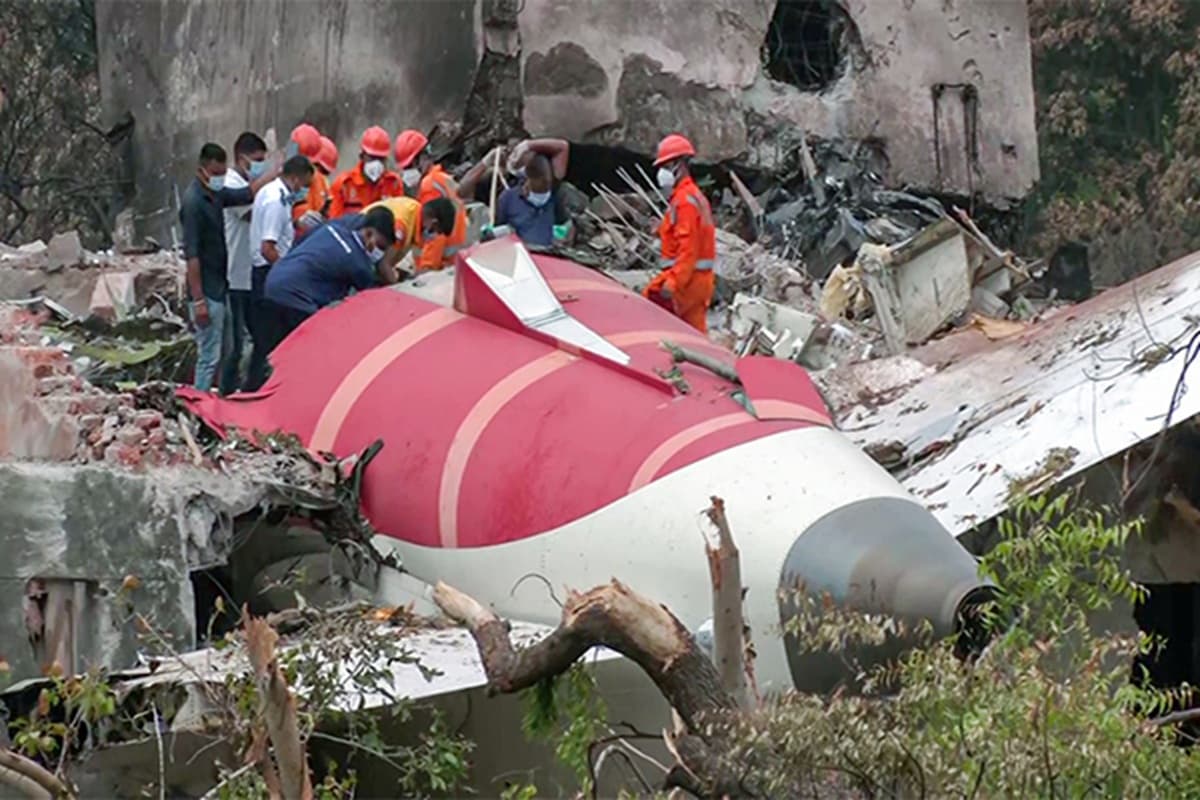‘मेरी मां ने मुझे दूसरी बार जन्म दिया’, मां की पुकार ने Ahmedabad Plane Crash से कैसे बचा ली यमन व्यास की जान…पढ़ें चमत्कार की कहानियां