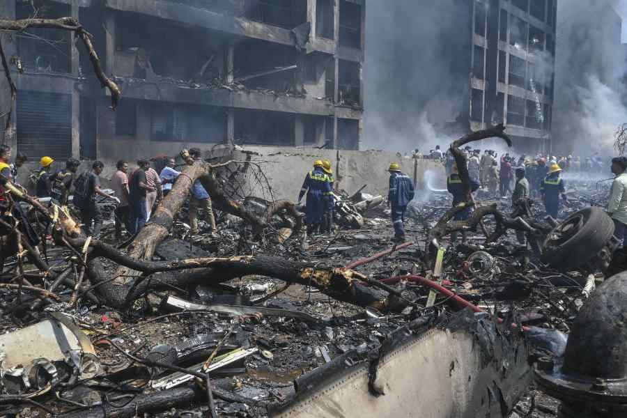 Ahmedabad Plane Crash Update: अहमदाबाद विमान हादसे में कुल इतने लोगों ने गंवाई जान, एयर इंडिया ने की पुष्टि, जानें आंकड़े