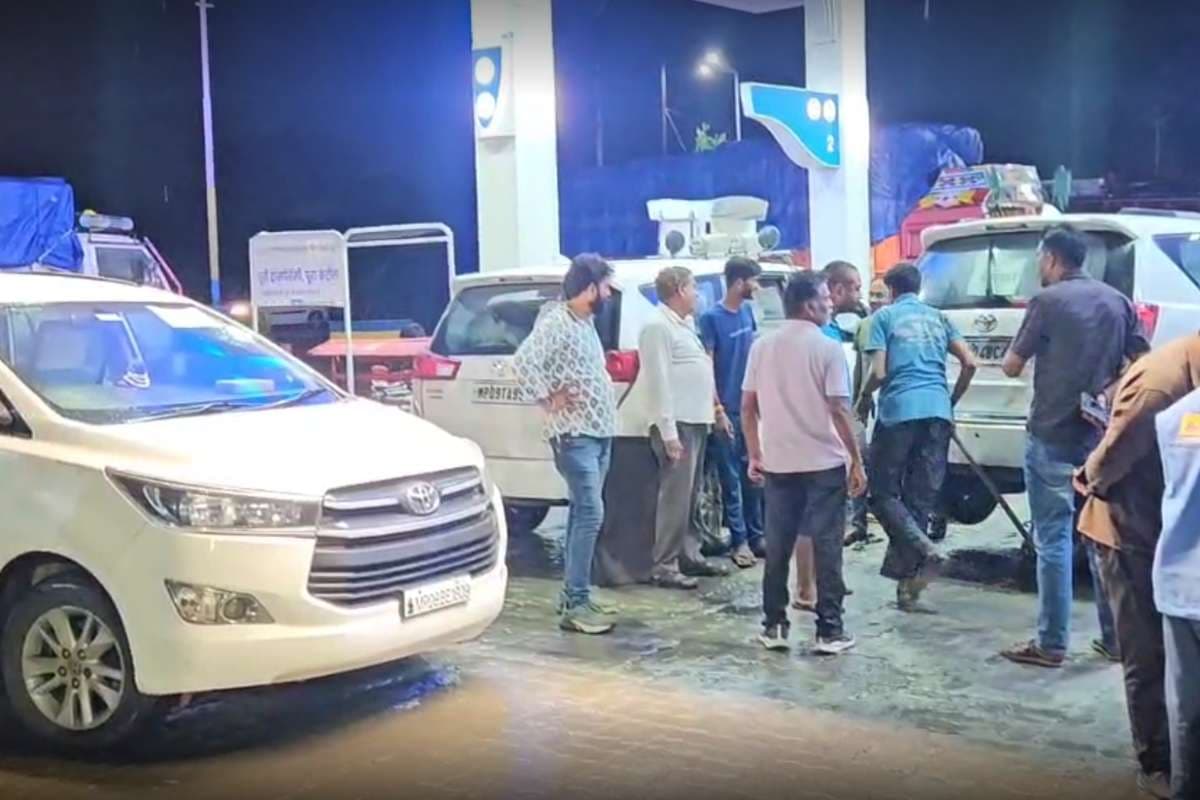 Fill Diesel with Water in CM’s Convoy: ये एमपी है…यहां सब कुछ संभव है! सीएम के काफिले की गाड़ियों में ही डीजल के साथ भर दिया पानी, जानिए फिर क्या हुआ