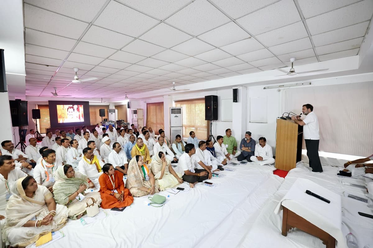 MP Congress Meeting: ‘MP में कोई ऐसा चेहरा नहीं जो कांग्रेस की सरकार बना सके’.. विधायक की बात सुनकर राहुल गांधी बोले- खड़े-खड़े 10 नेता गिना दूंगा